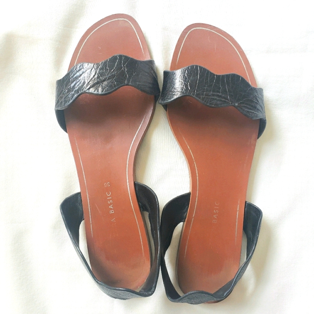 zara • scalloped leather flat sandals